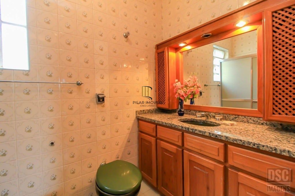 Casa 3 dormitórios no bairro Glória