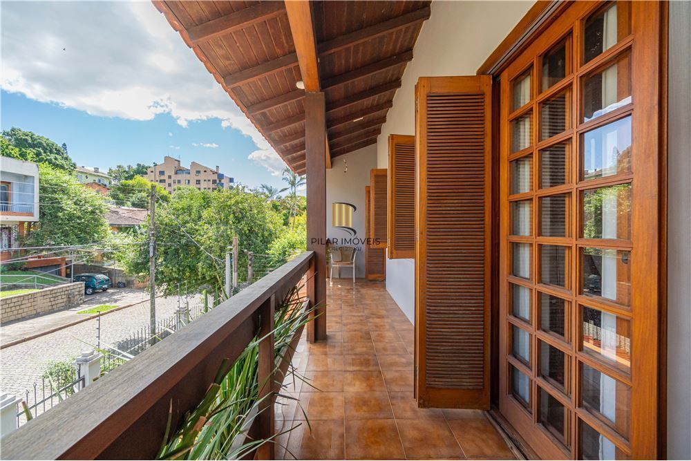 Casa 4 dormitórios no bairro Jardim Lindóia