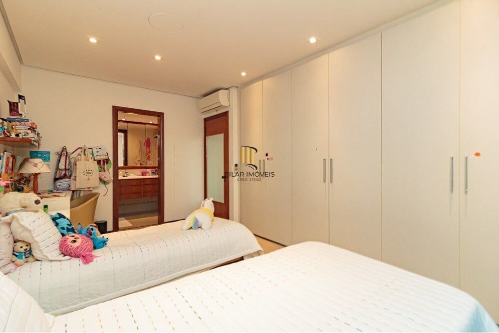 Apartamento 4 dormitórios no bairro Floresta