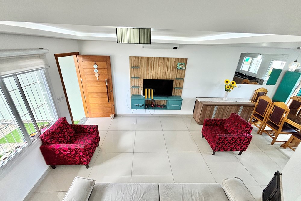 Casa 3 dormitórios no bairro Igara