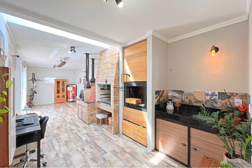 Casa 3 dormitórios no bairro Hípica
