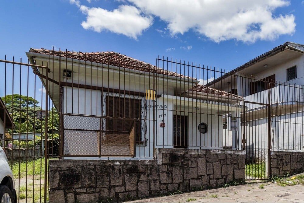Casa 3 dormitórios no bairro Partenon