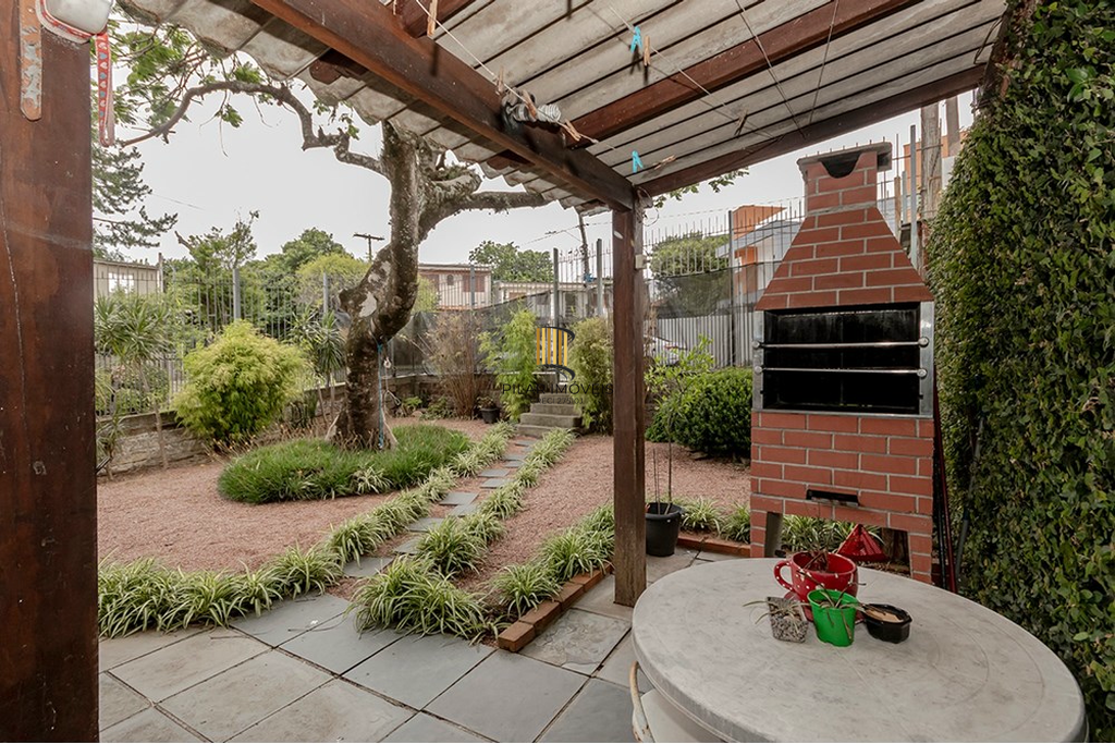 Casa 3 dormitórios no bairro Vila Jardim