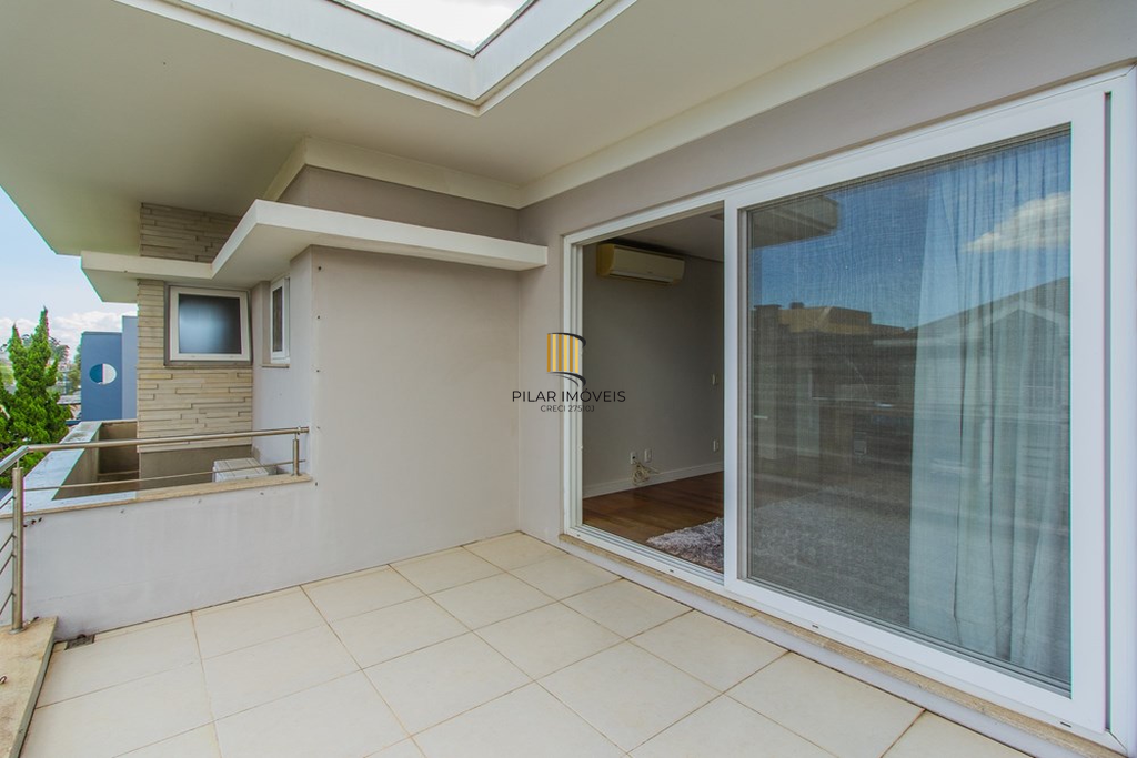 Casa 4 dormitórios no bairro Igara