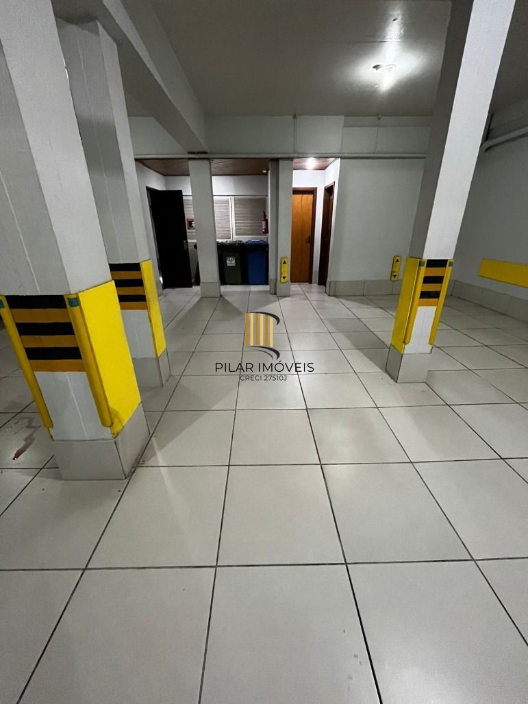 Apto no Passo da Areia de 03 dorm com suíte, sala com 02 ambientes e 01 vaga