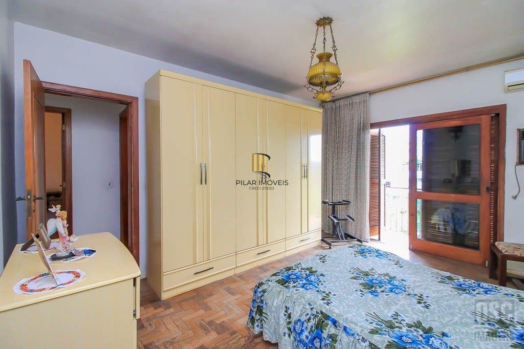 Casa 3 dormitórios no bairro Glória