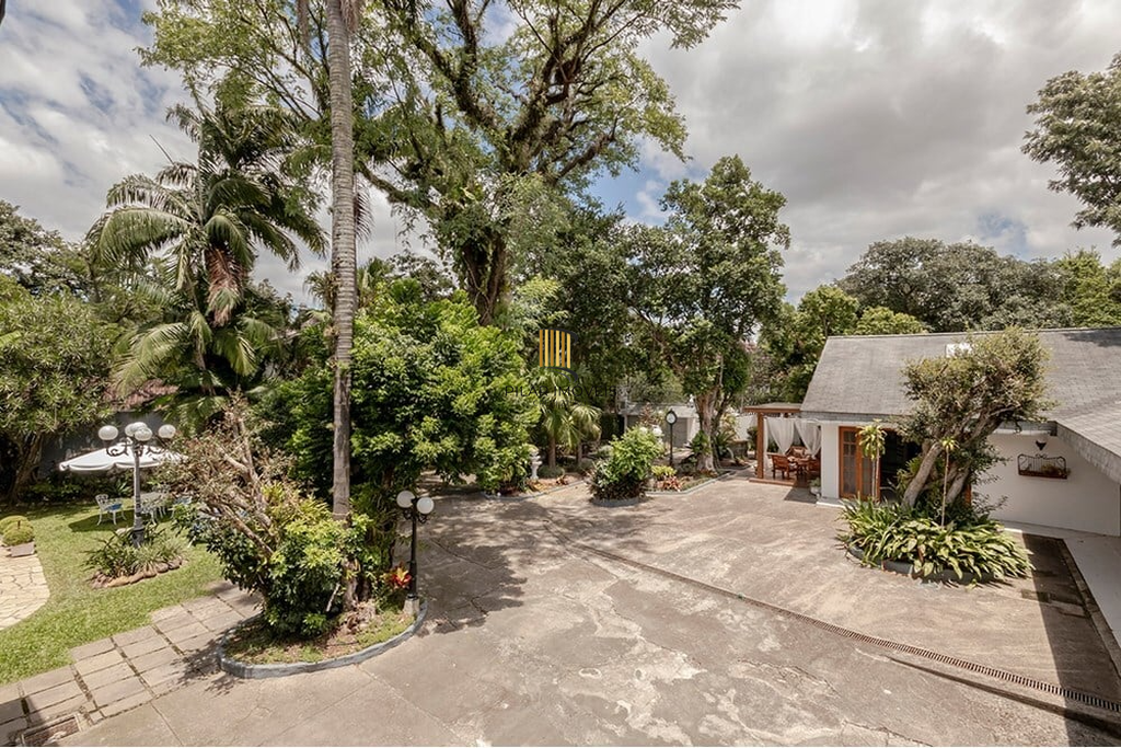 Casa 4 dormitórios no bairro Ipanema