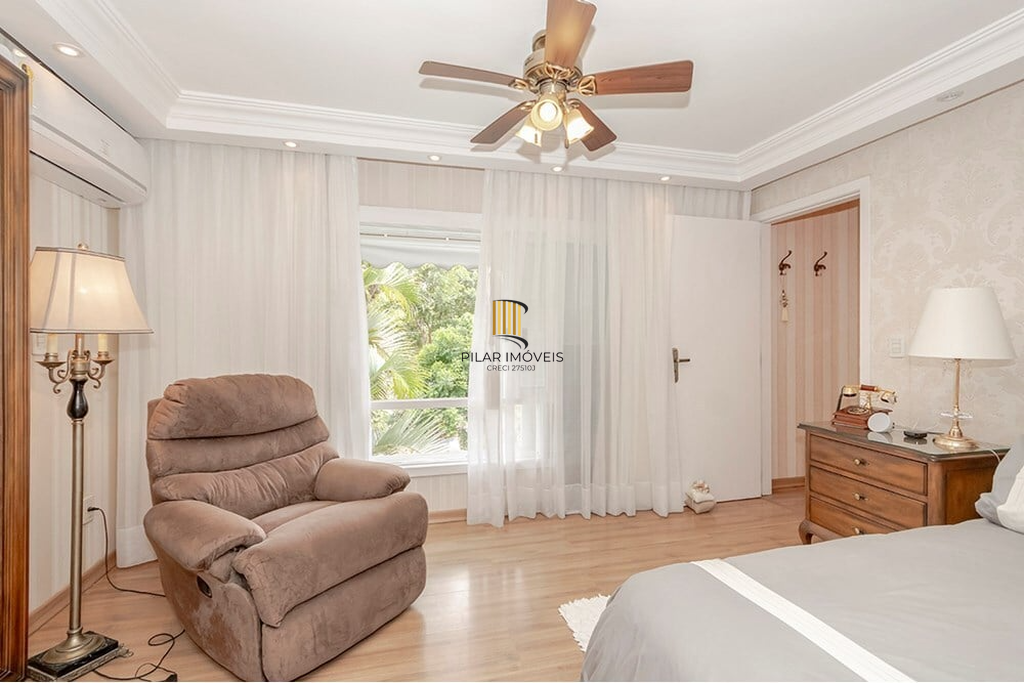 Casa 4 dormitórios no bairro Ipanema