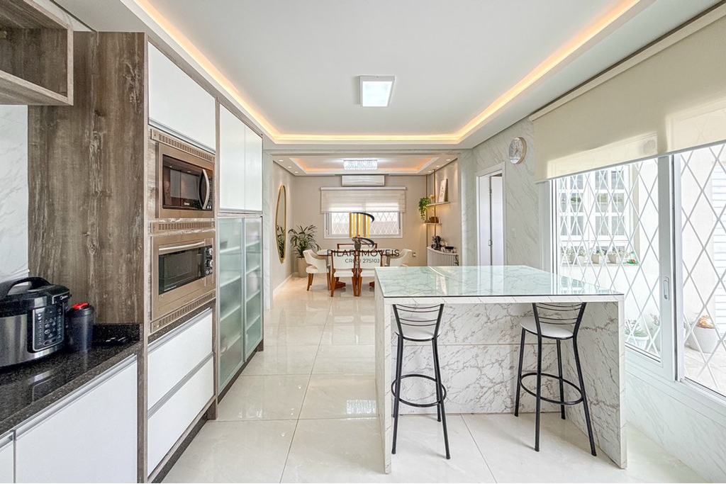 Casa 3 dormitórios no bairro Igara