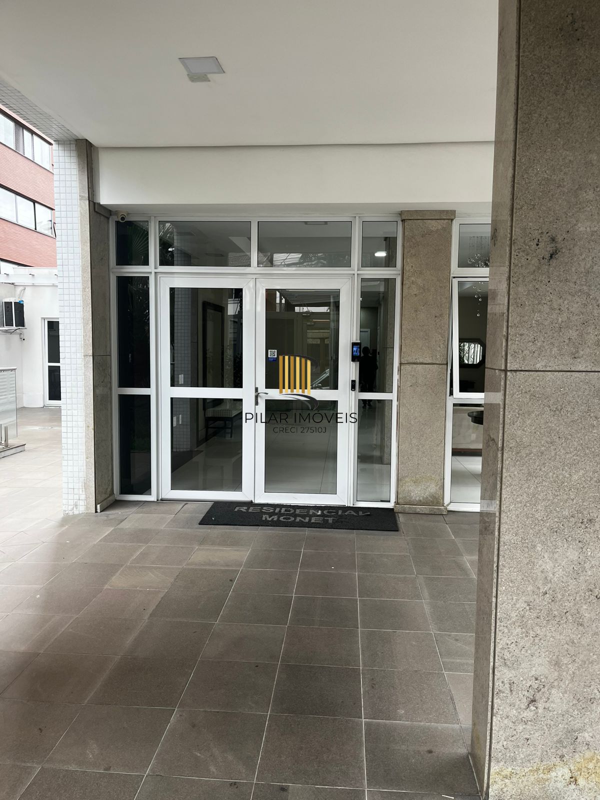 Apto de 03 dorm, sendo 01 suíte, 02 vagas, 103 m2, na João Obino, semi mobiliado