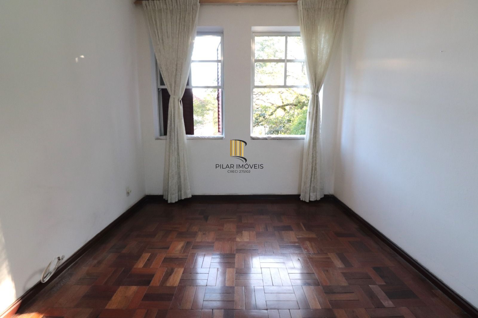 Apto no IAPI, 02 dorm com vaga de garagem