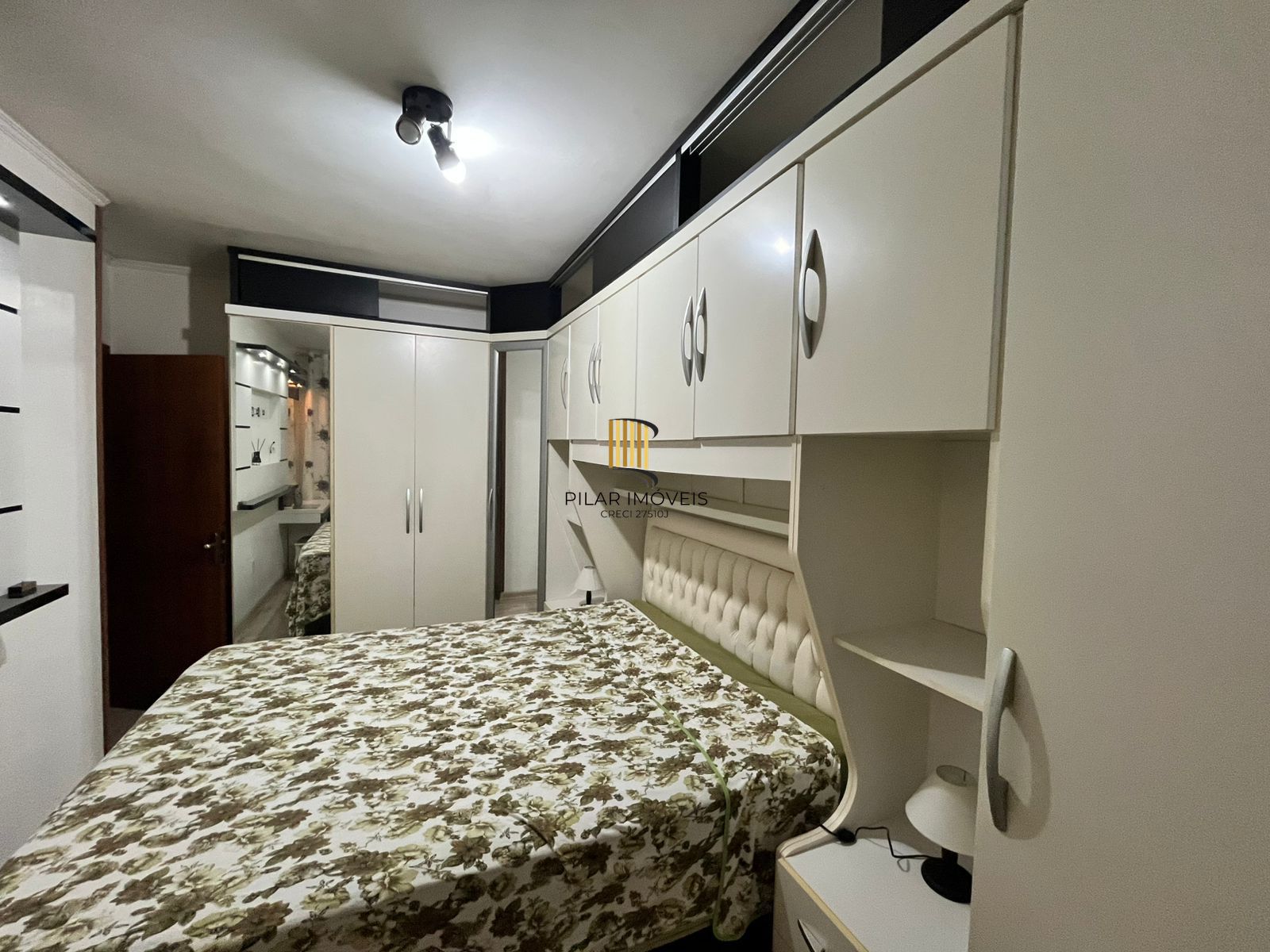 Apto de 02 dorm, mobiliado, transformado em 01 dorm, com vaga no Passo da Areia