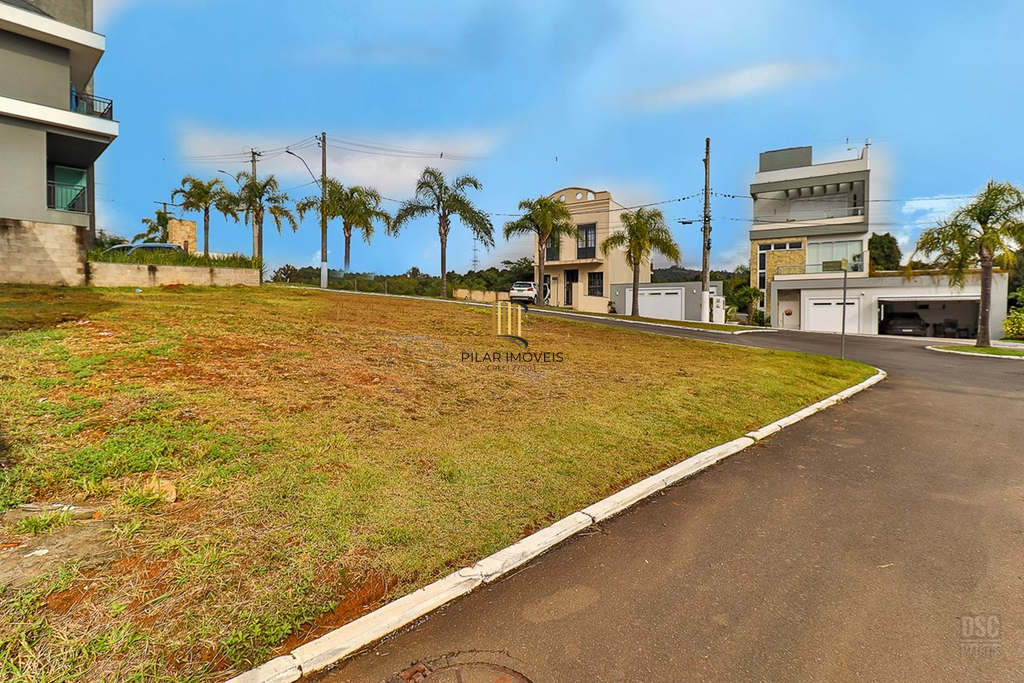 Terreno no bairro Morro Santana