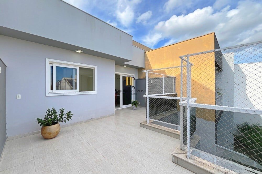 Casa 3 dormitórios no bairro Hípica