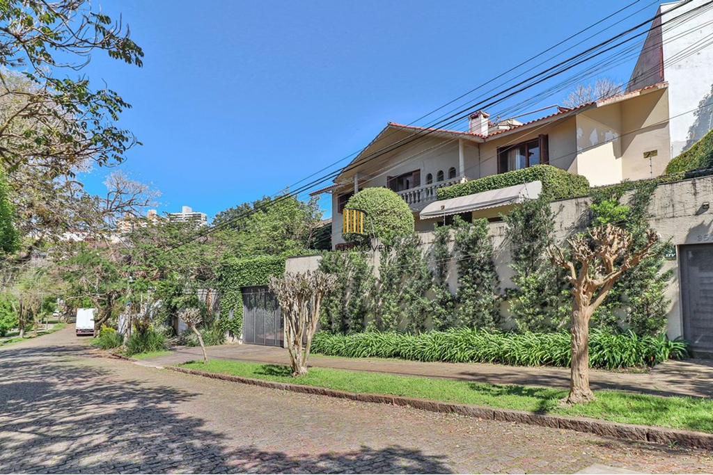 Casa 4 dormitórios no bairro Três Figueiras