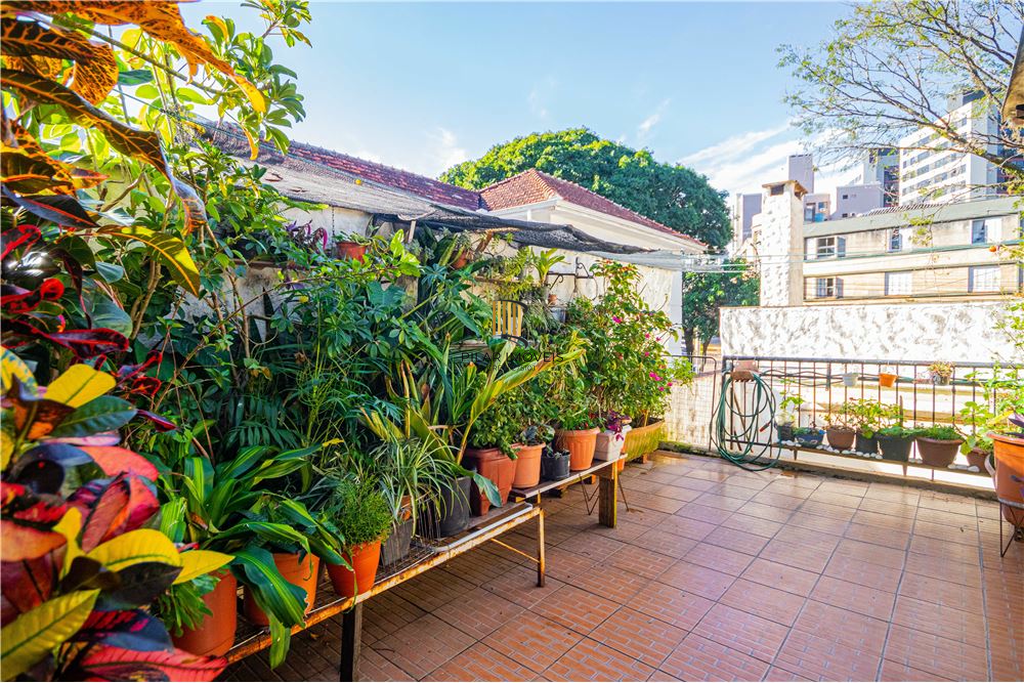 Casa 5 dormitórios no bairro Petrópolis