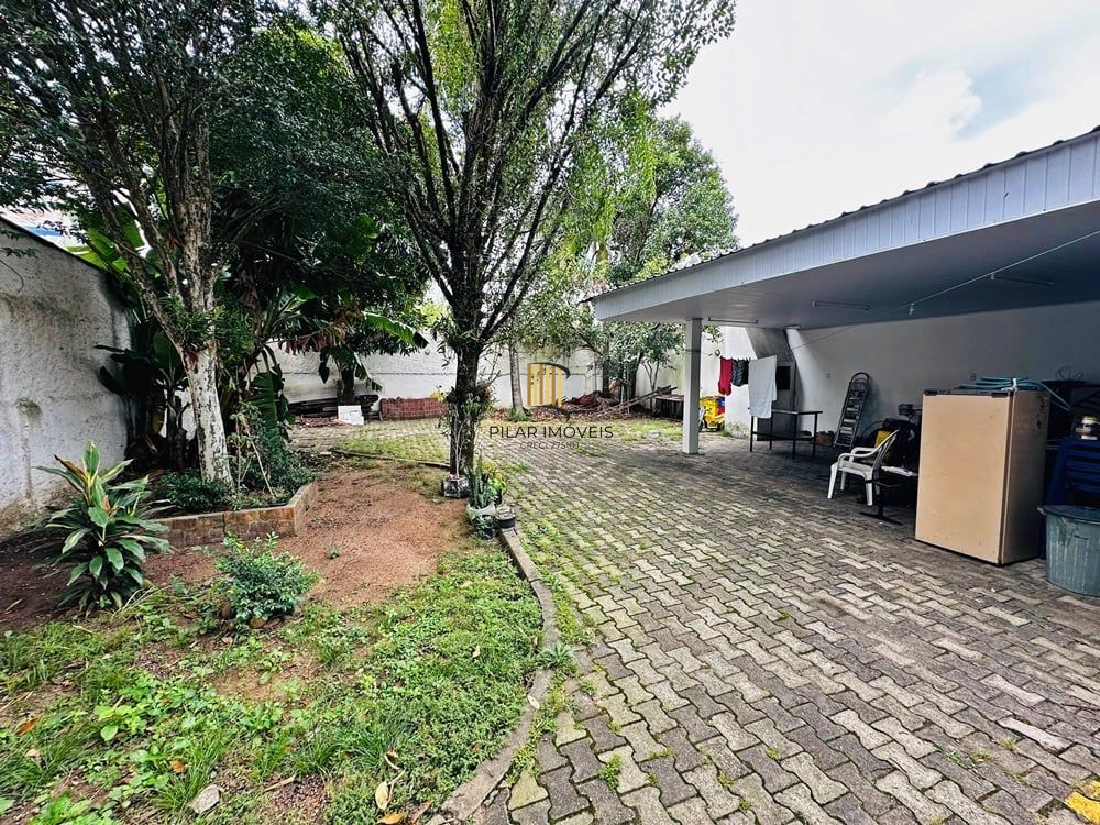 Casa 4 dormitórios no bairro Floresta