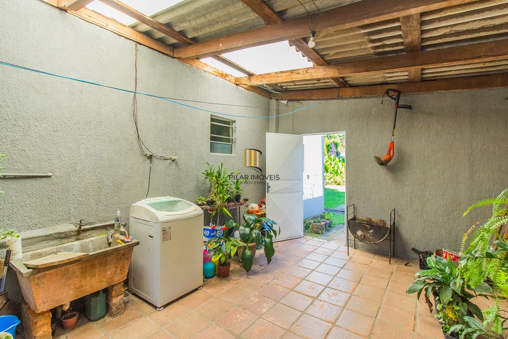 Casa 2 dormitórios no bairro Igara