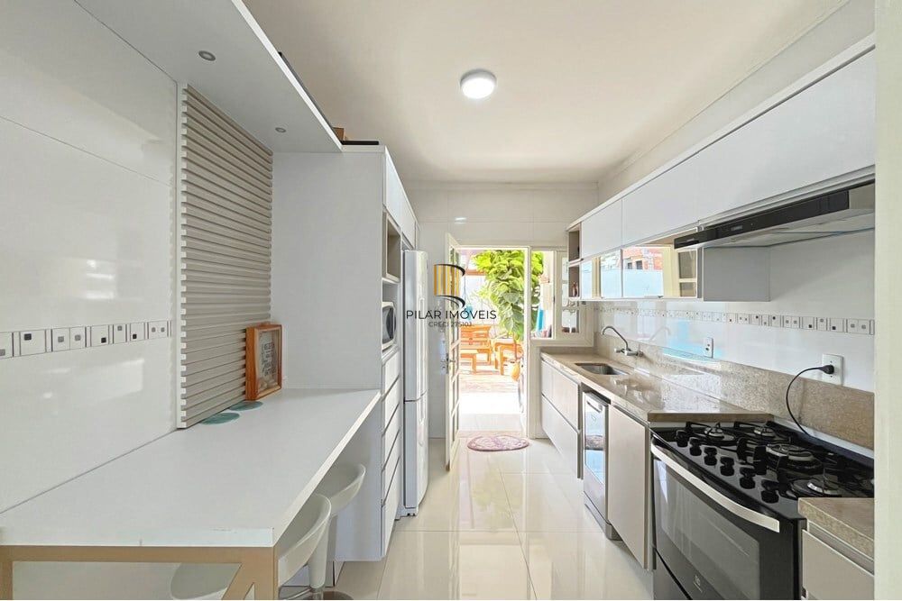 Casa 3 dormitórios no bairro Hípica