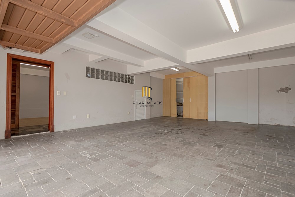 Casa 6 dormitórios no bairro Vila Jardim