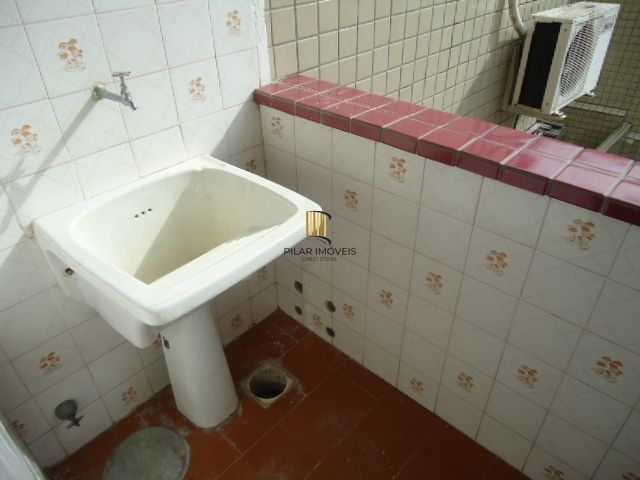 Apto de 01 dormitório, com vaga de garagem e elevador