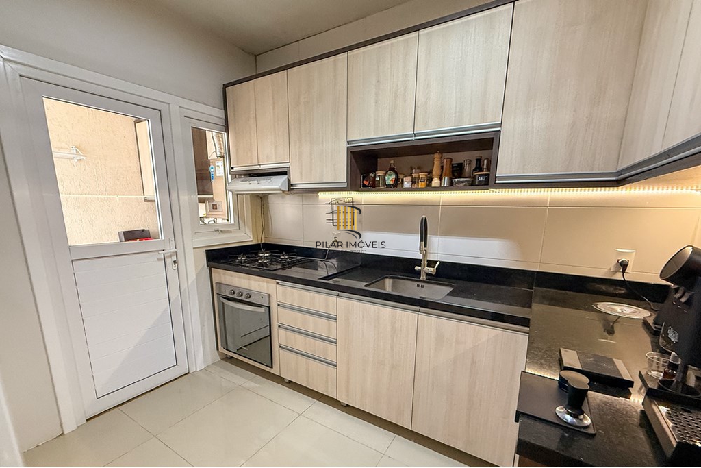 Casa 3 dormitórios no bairro Igara