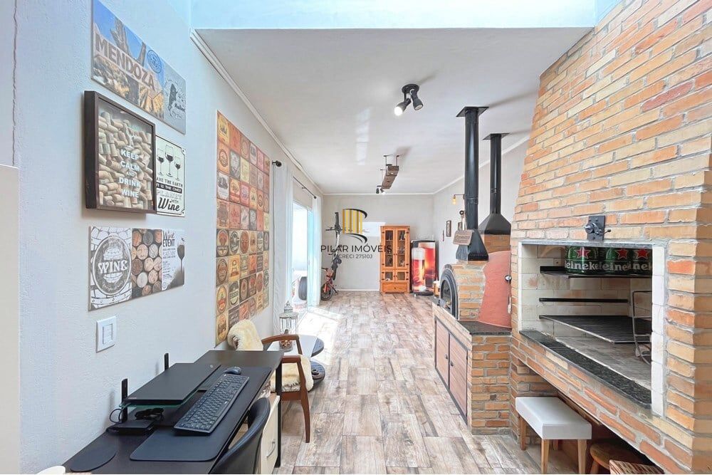 Casa 3 dormitórios no bairro Hípica