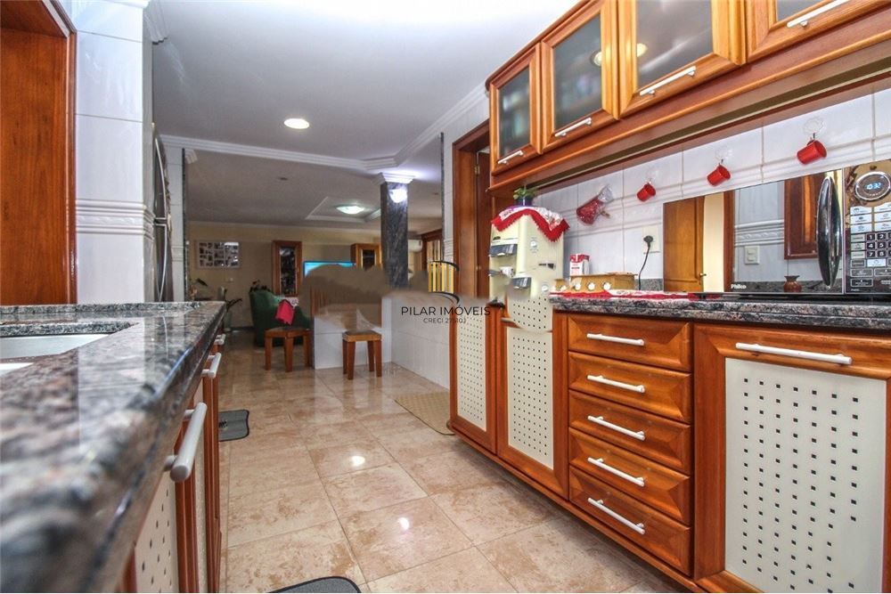 Casa 3 dormitórios no bairro Medianeira
