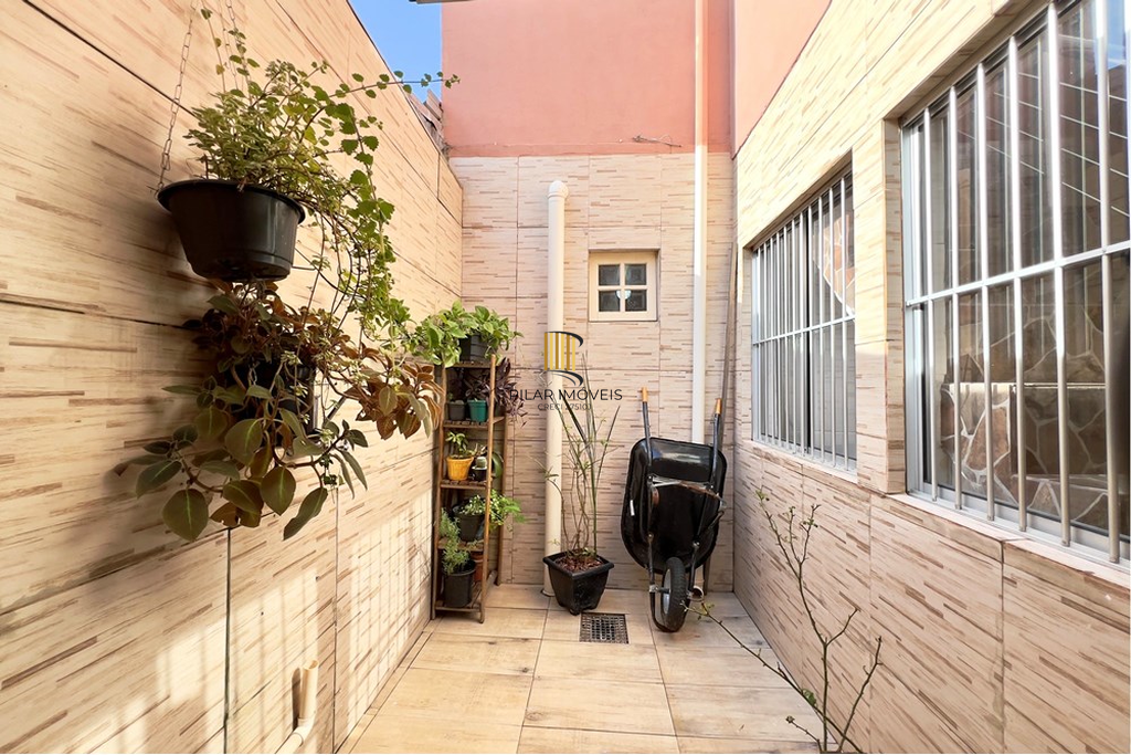 Casa 3 dormitórios no bairro Olaria