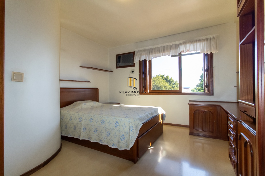 Casa 5 dormitórios no bairro Partenon