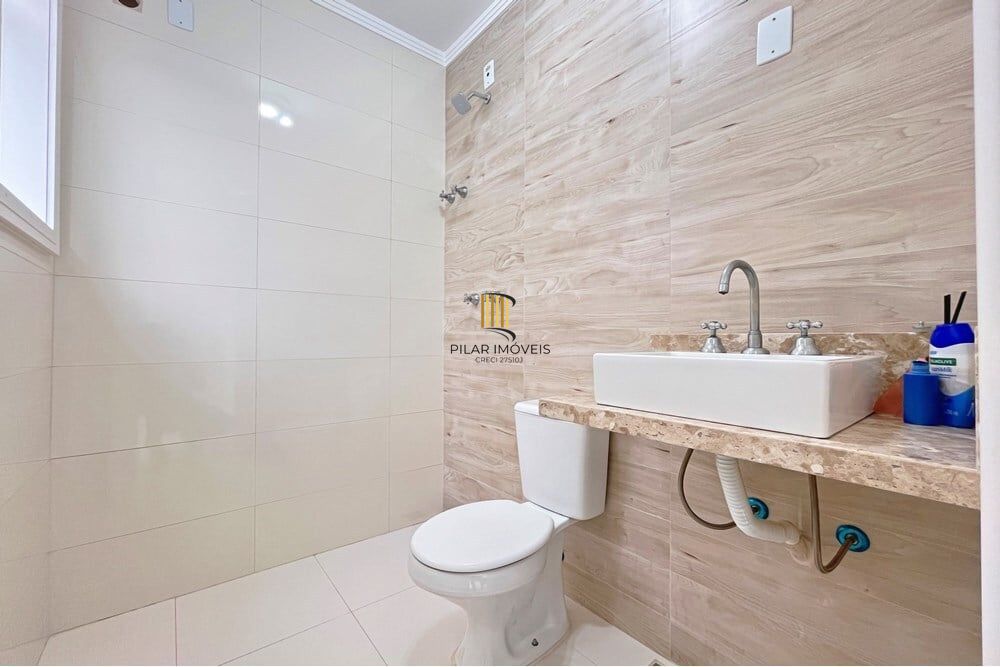Casa 3 dormitórios no bairro Hípica