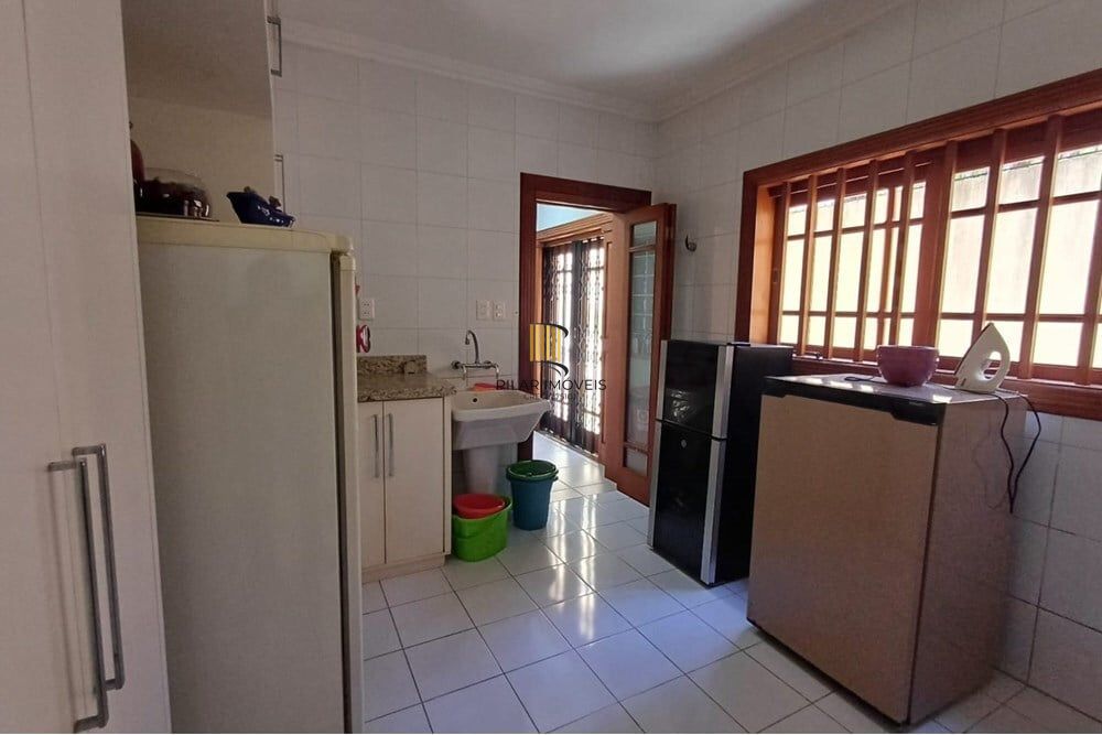 Casa 4 dormitórios no bairro Partenon