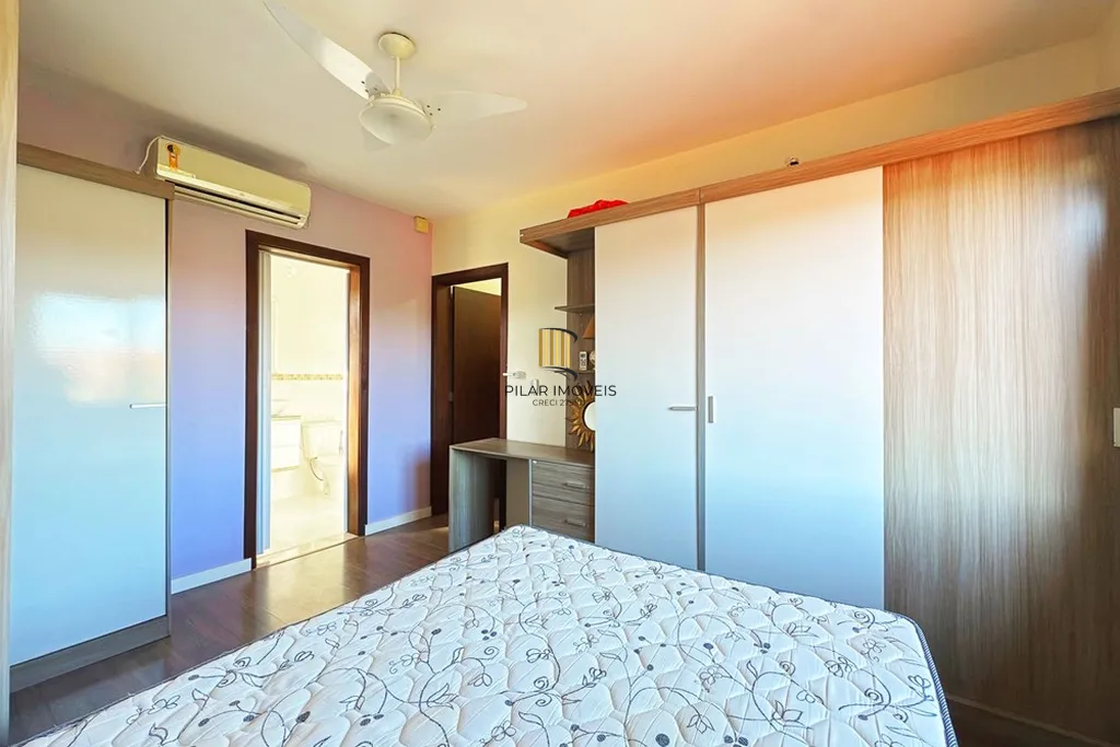 Casa 4 dormitórios no bairro Guarujá