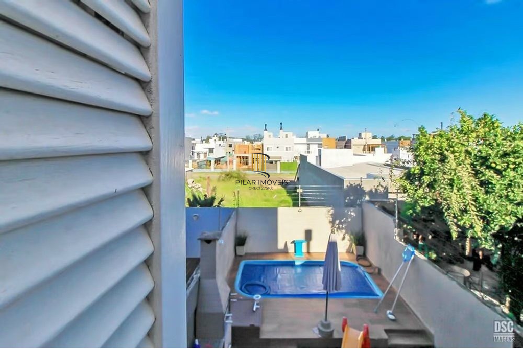 Casa 3 dormitórios no bairro Hípica