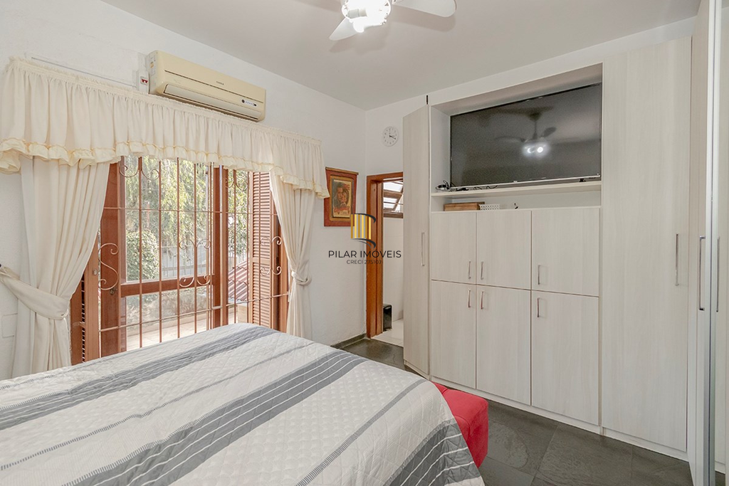 Casa 4 dormitórios no bairro Passo da Areia