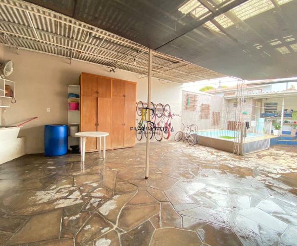 Casa 5 dormitórios no bairro Camaquã