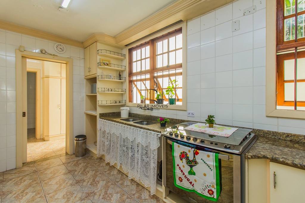Casa 5 dormitórios no bairro Marechal Rondon