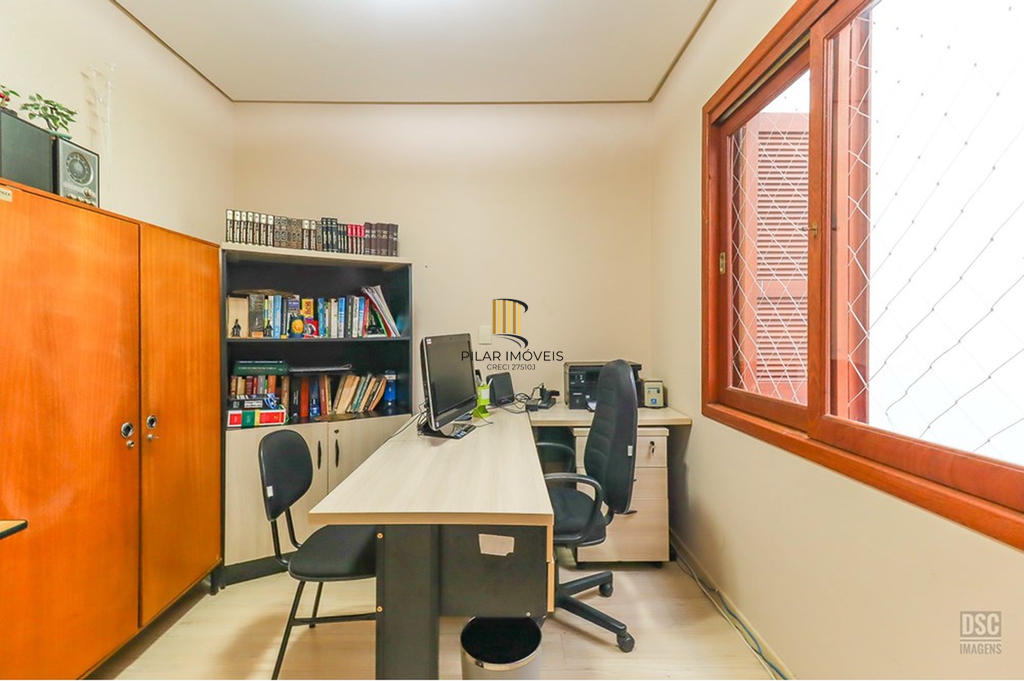 Casa 5 dormitórios no bairro Ipanema