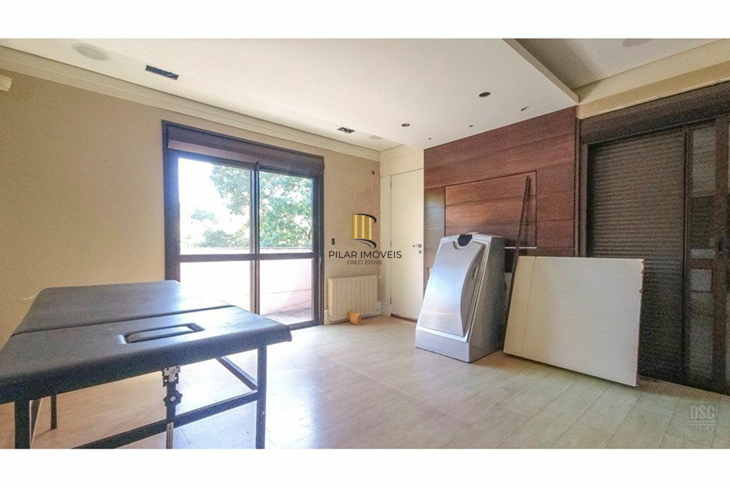 Casa 8 dormitórios no bairro Glória