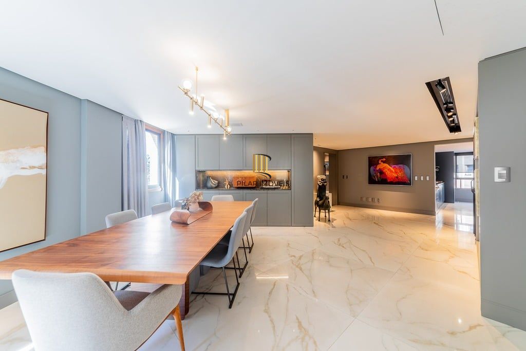 Apartamento 4 dormitórios no bairro Moinhos de Vento