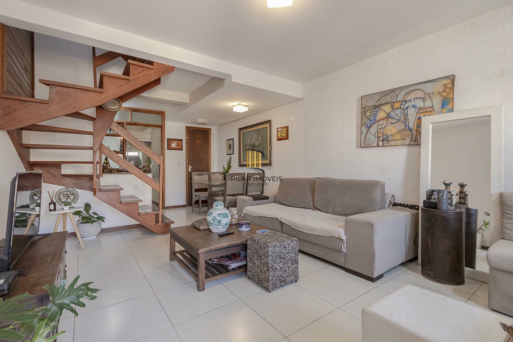 Casa 3 dormitórios no bairro Guarujá