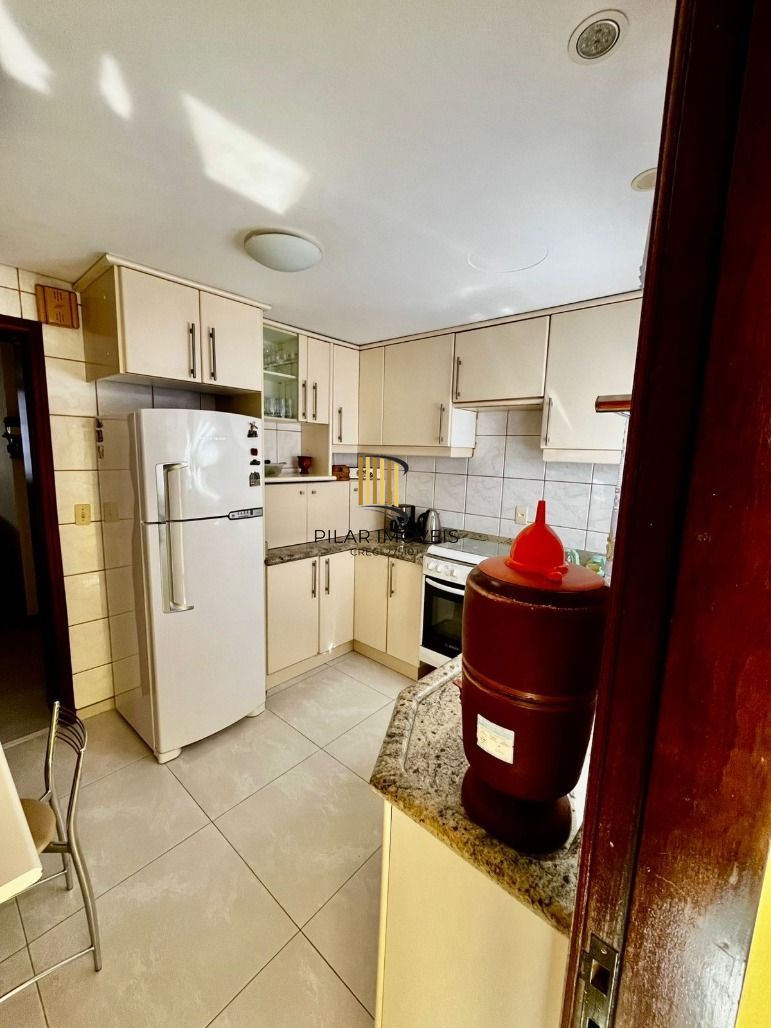Apto no Passo da Areia de 03 dorm com suíte, sala com 02 ambientes e 01 vaga