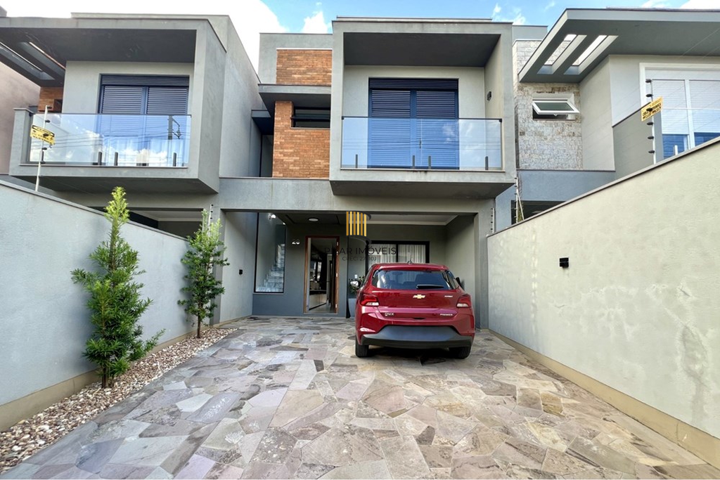 Casa 3 dormitórios no bairro Igara