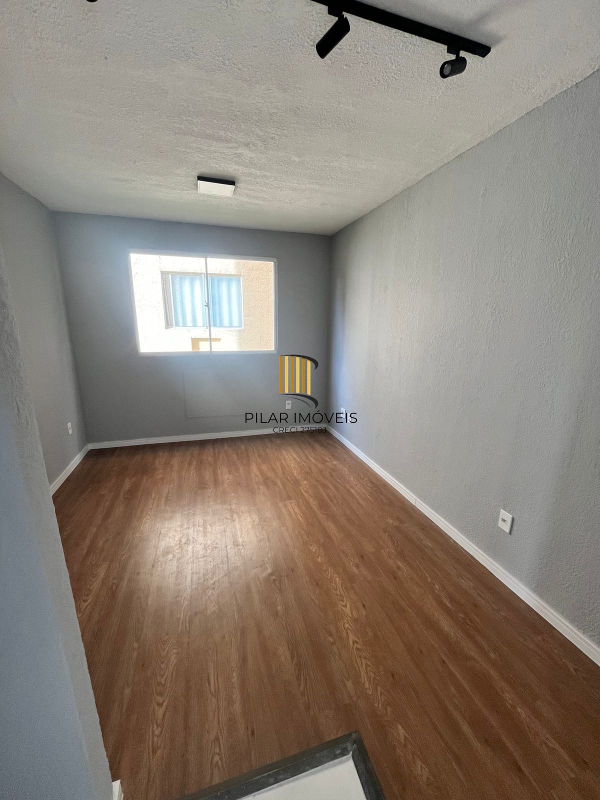 Apto 2 Dormitórios, Térreo, Sala, Cozinha, Banheiro, 01 vaga garagem-rotativa