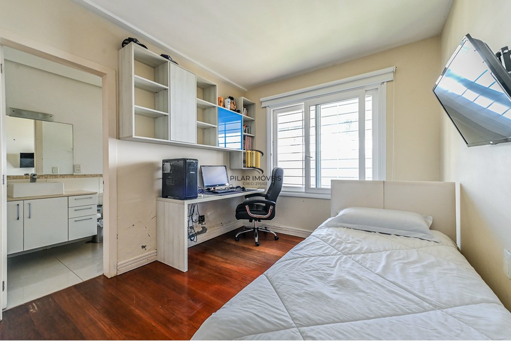 Casa 4 dormitórios no bairro Morro Santana