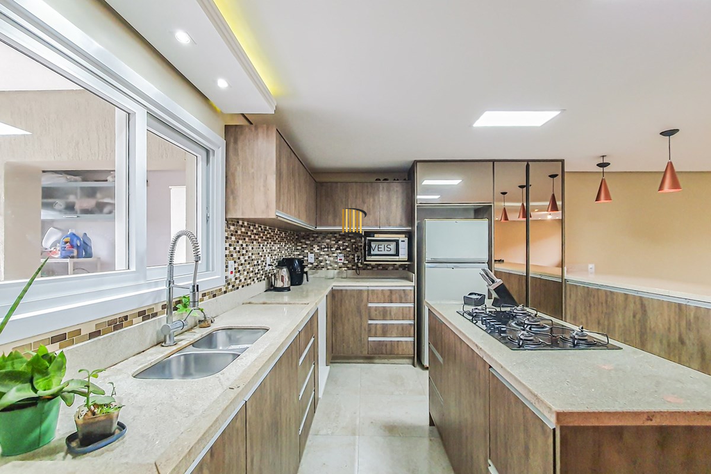 Casa 4 dormitórios no bairro Ipanema
