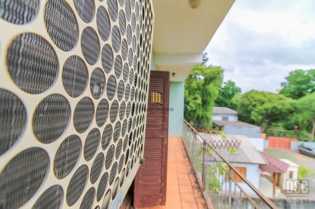 Casa 3 dormitórios no bairro Glória