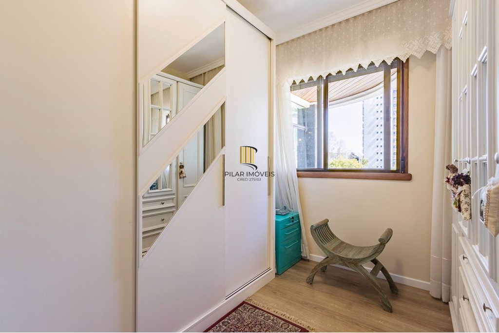 Apartamento 3 dormitórios no bairro Menino Deus