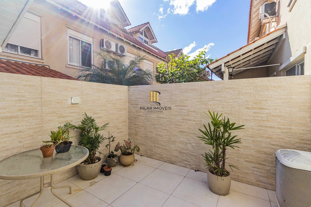 Casa de Condomínio 4 dormitórios no bairro Sarandi