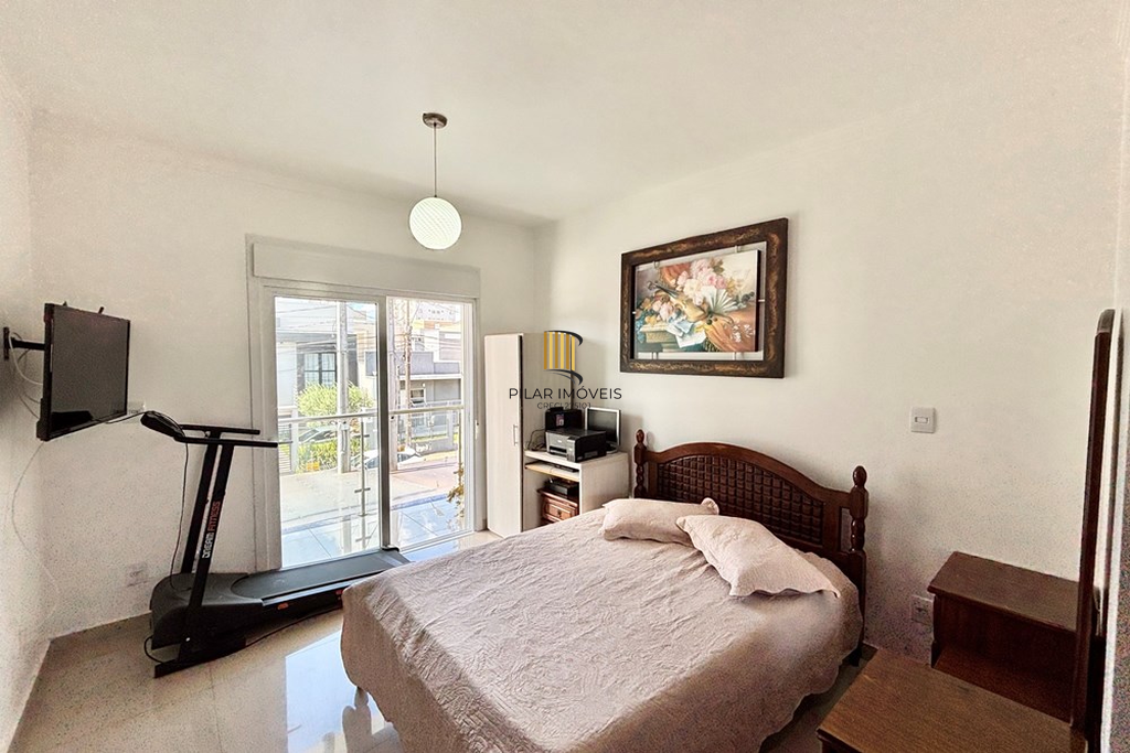 Casa 3 dormitórios no bairro Igara